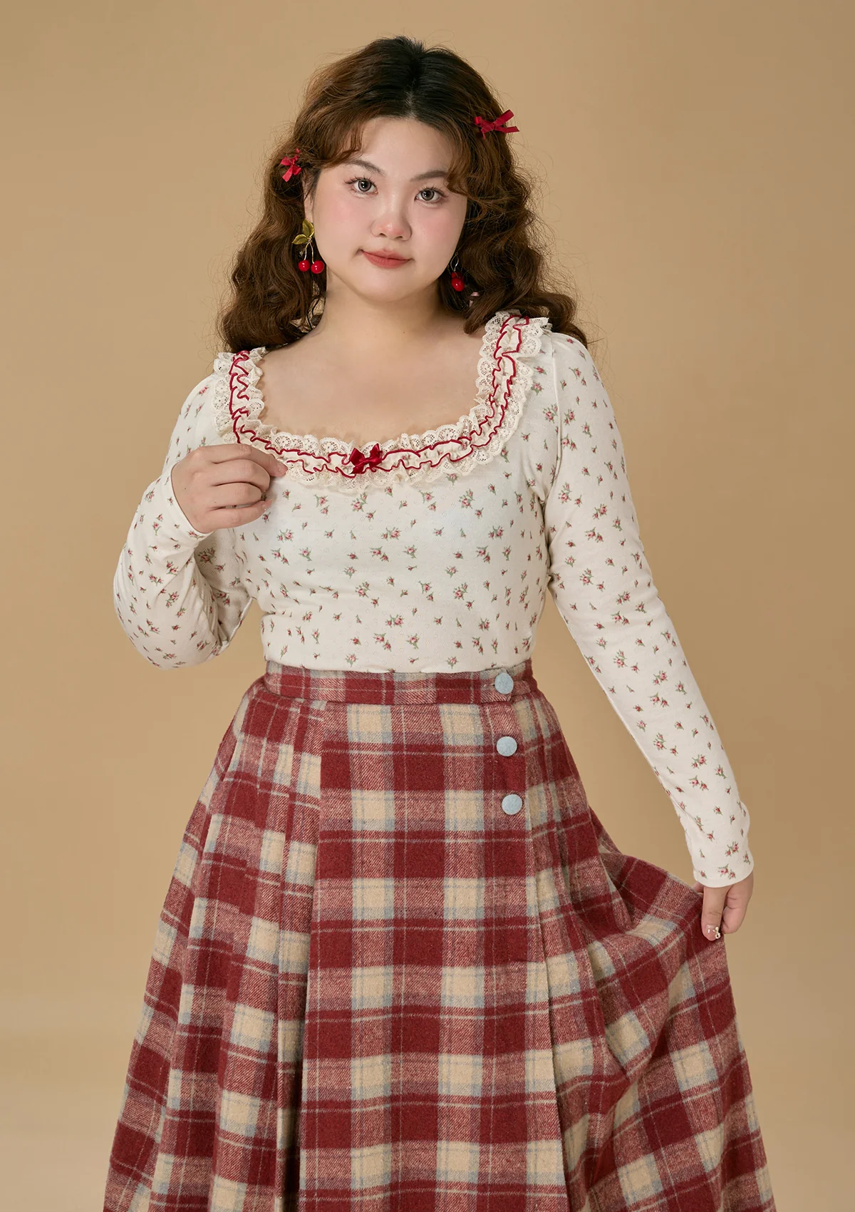 Curve & Plus Strawberry Fabric House Knit Bottom Shirt - Thrancidy