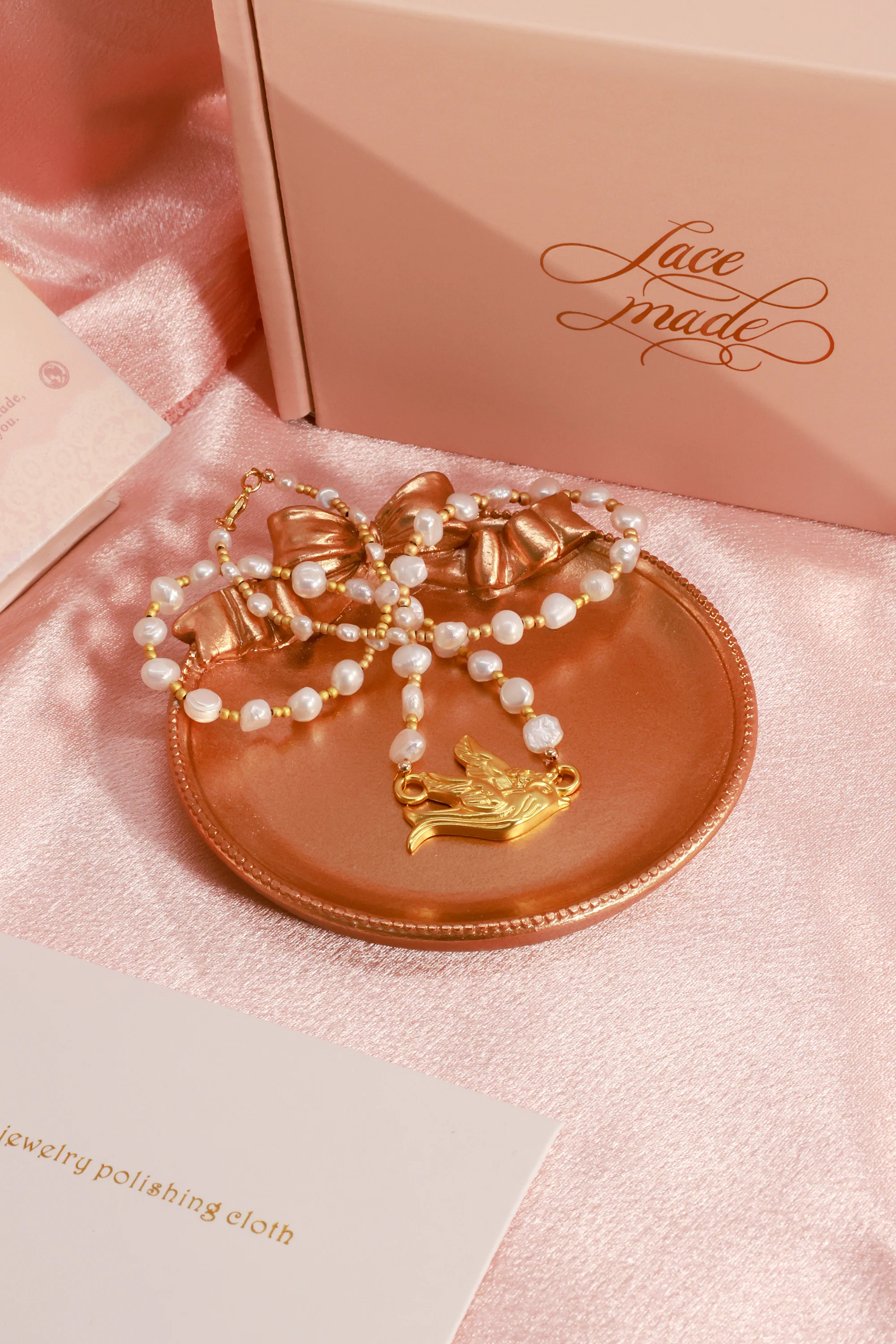 The Dove of Louvre Necklace - Thrancidy