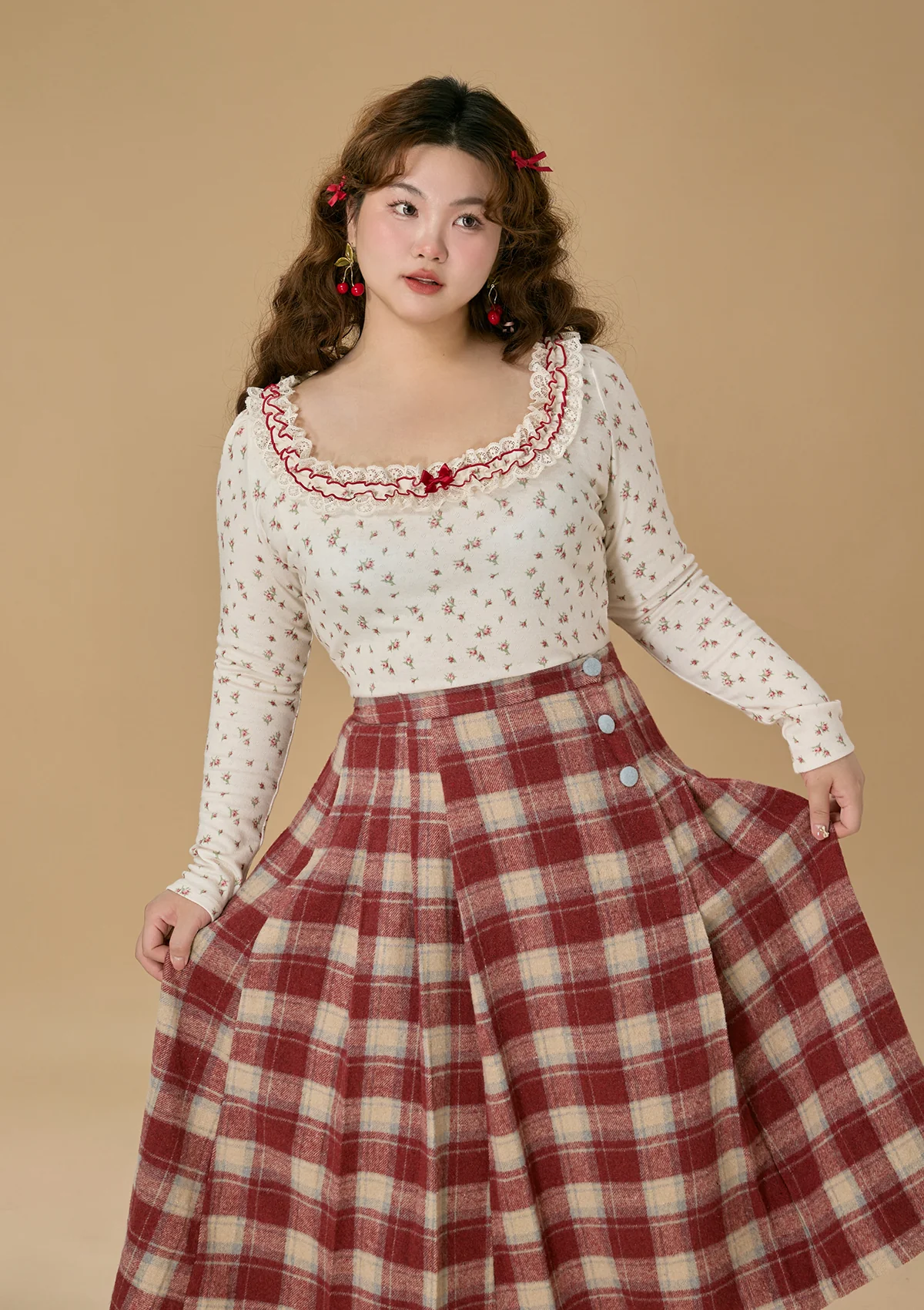 Curve & Plus Strawberry Fabric House Knit Bottom Shirt - Thrancidy