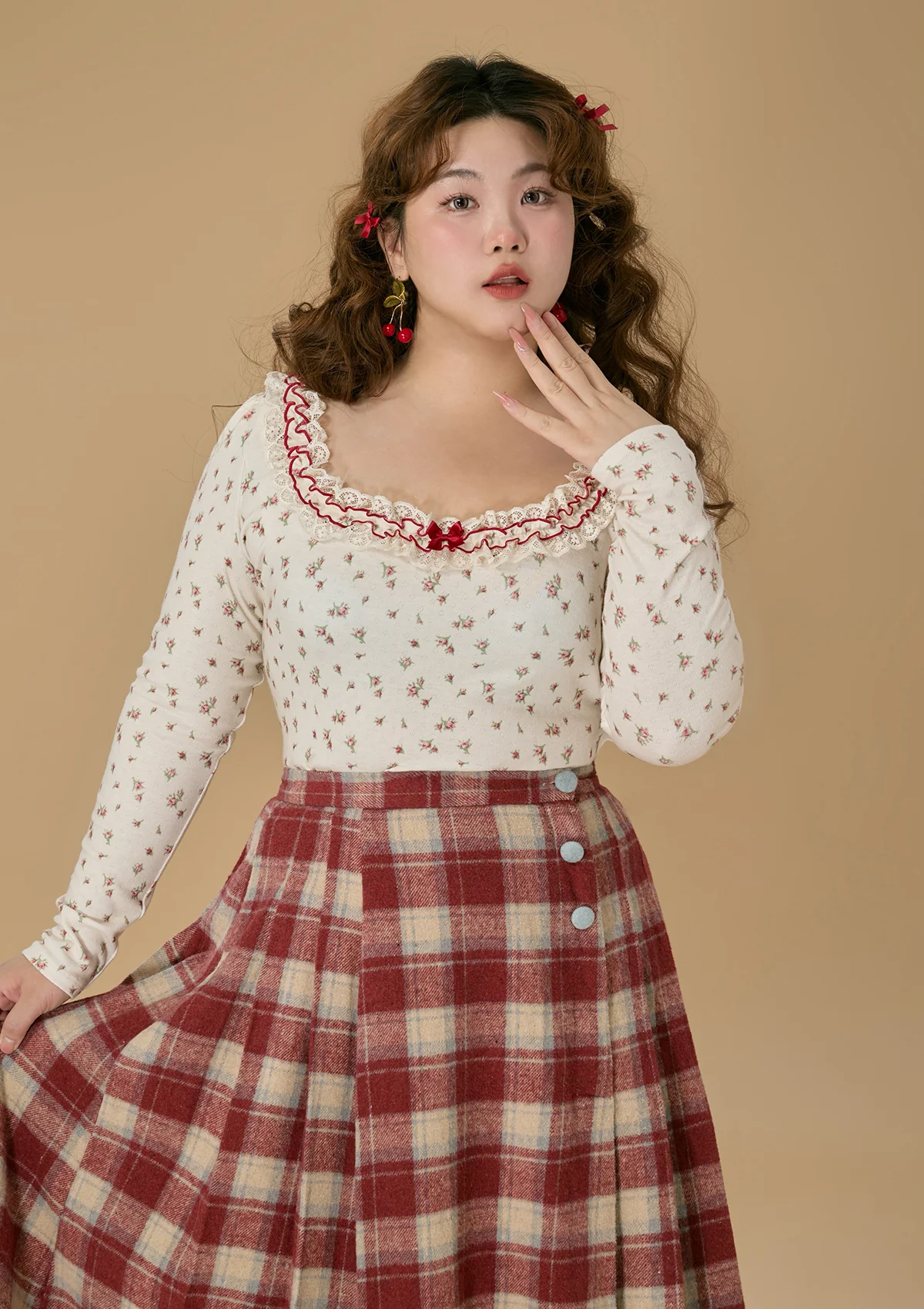 Curve & Plus Strawberry Fabric House Knit Bottom Shirt - Thrancidy