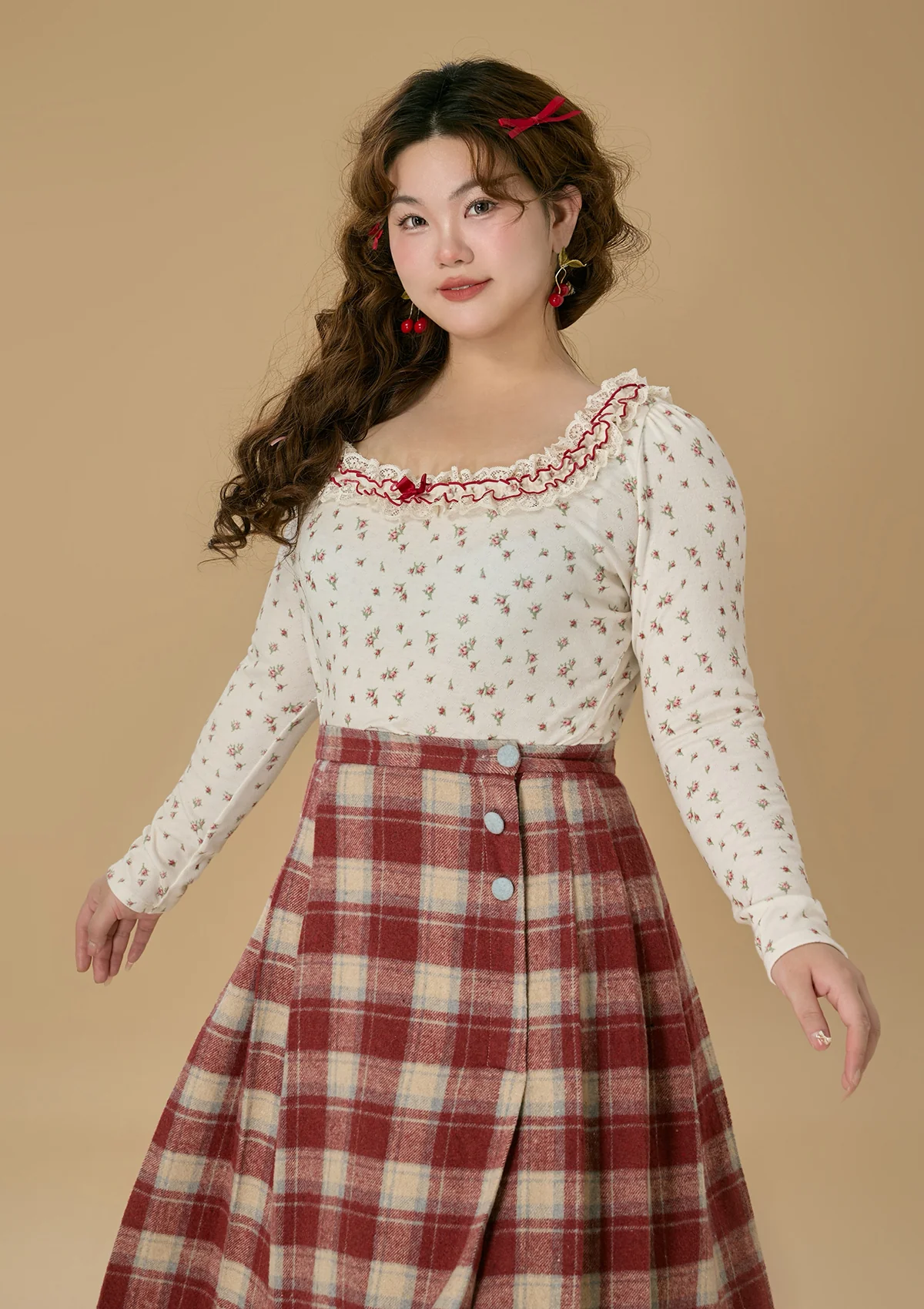 Curve & Plus Strawberry Fabric House Knit Bottom Shirt - Thrancidy