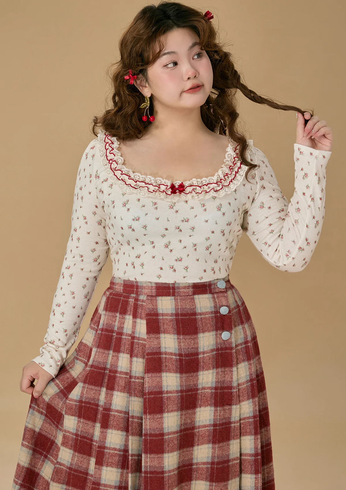 Curve & Plus Strawberry Fabric House Knit Bottom Shirt - Thrancidy