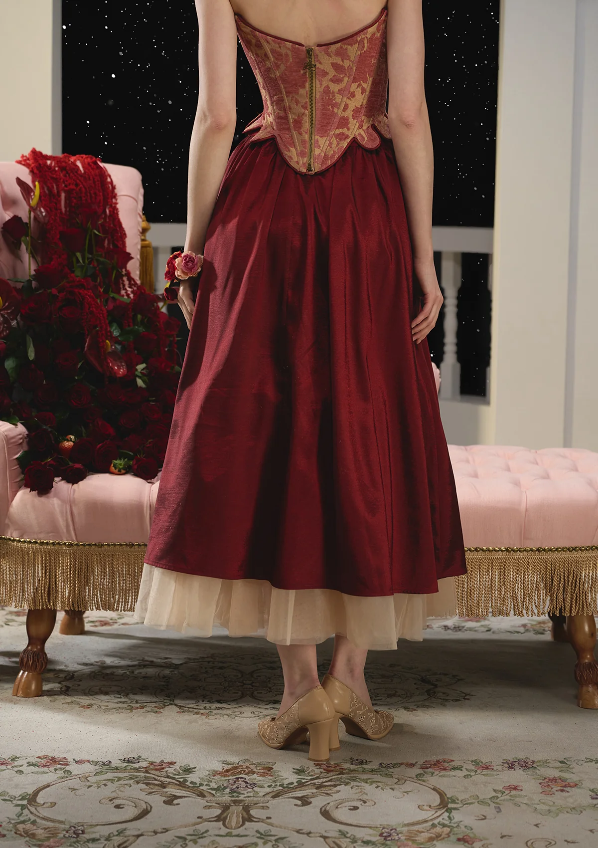 Curve & Plus A Renaissance of Grace Skirt - Thrancidy