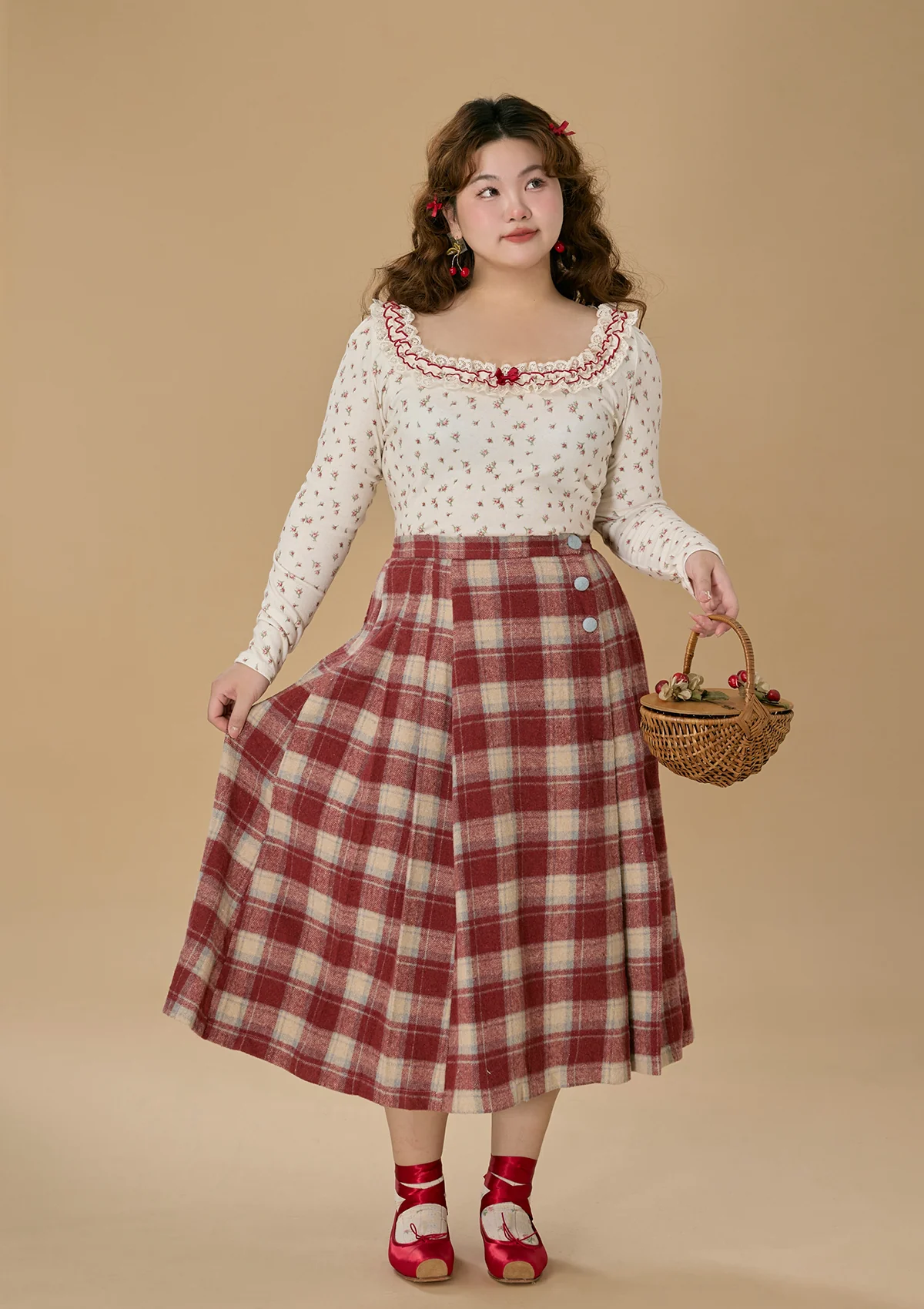 Curve & Plus Strawberry Fabric House Knit Bottom Shirt - Thrancidy