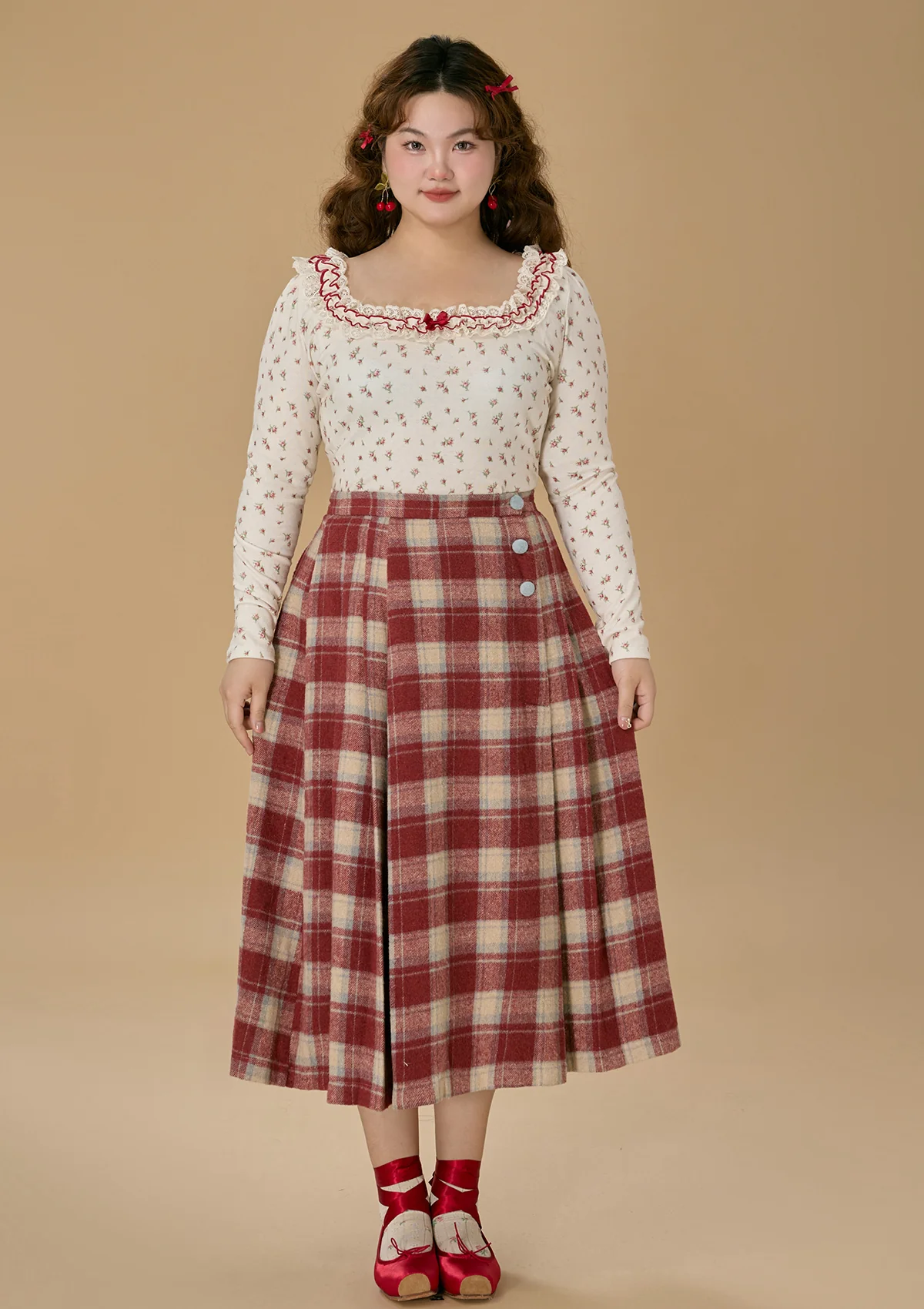 Curve & Plus Strawberry Fabric House Knit Bottom Shirt - Thrancidy